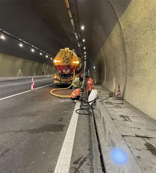 眉县隧道排水渠清淤